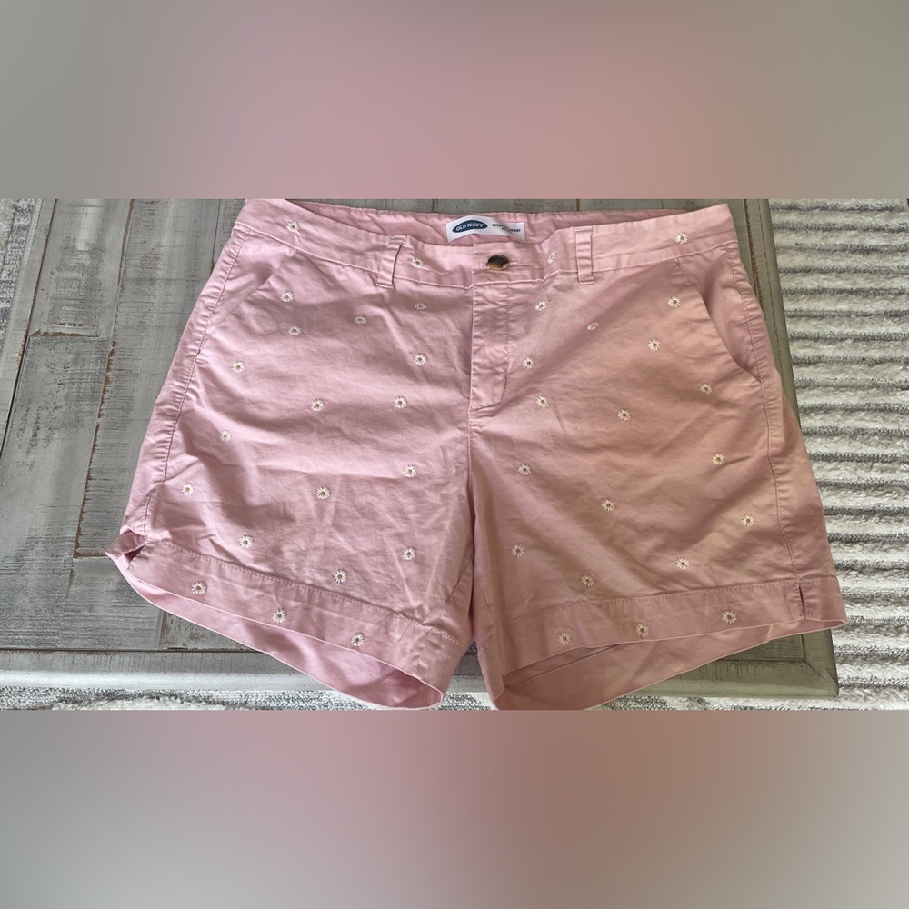 Old Navy women’s Mid Rise Short Size 14